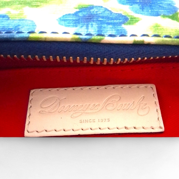 Dooney & Bourke Mini Barrel Bag Hydrangea Floral Coated Canvas Y2K Vintage - Picture 12 of 15